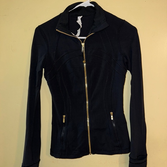 Lululemon fan favorite define jacket, powered by Nulu fabric. - Picture 2 of 7